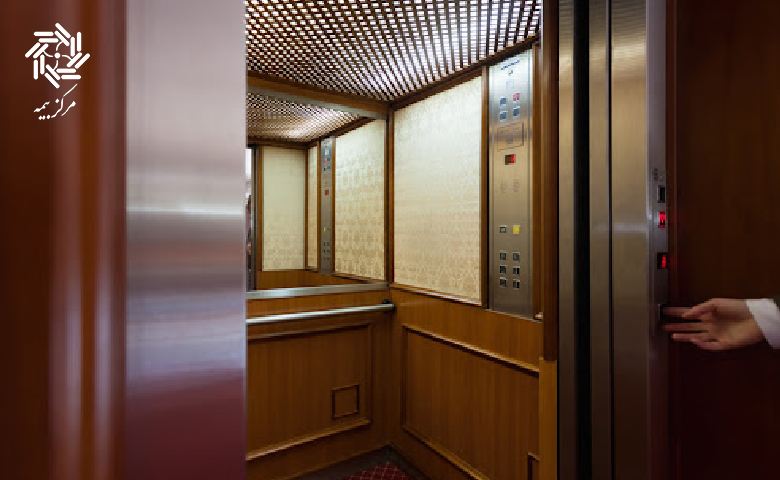 چرا در آسانسور آیینه نصب می کنند